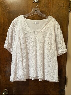 Draper James White Eyelet V-Neck Puff Sleeve Top